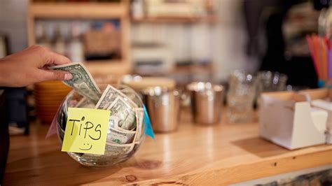 how much should i tip in philippines